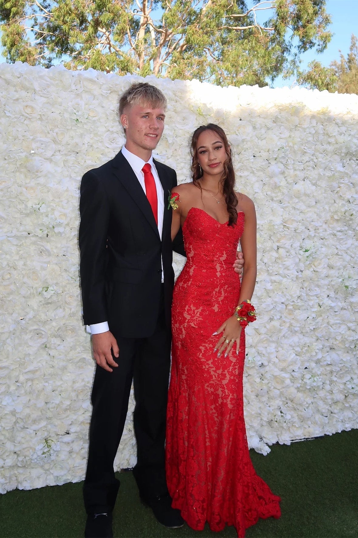 Strapless Red Lace Appliques Mermaid Long Dress