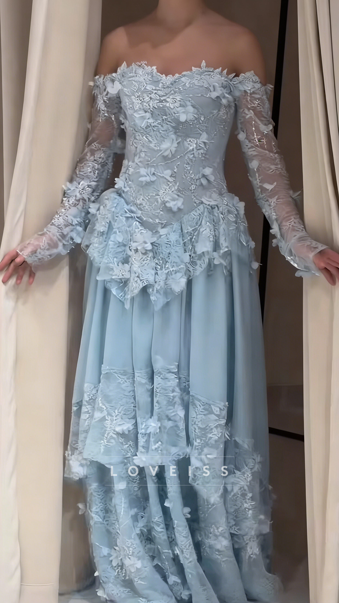 Sweetheart Long Sleeves Floral Embellished A-Line Prom Dress