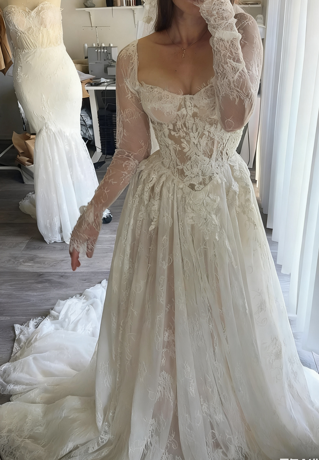 Sweetheart Long Sleeves Lace Appliques A-Line Wedding Dress