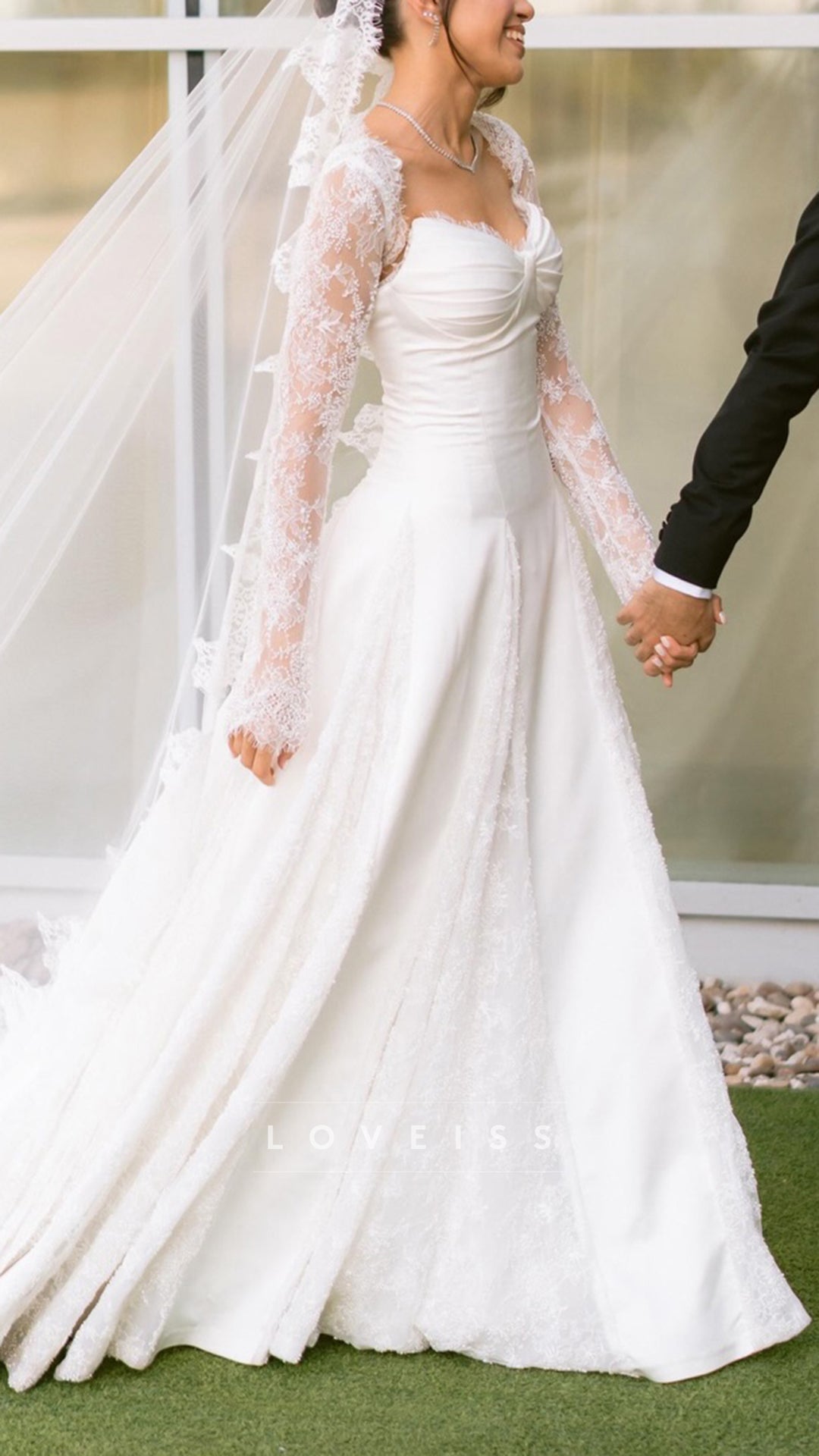 Sweetheart Long Sleeves Lace Appliques A-Line Wedding Dress