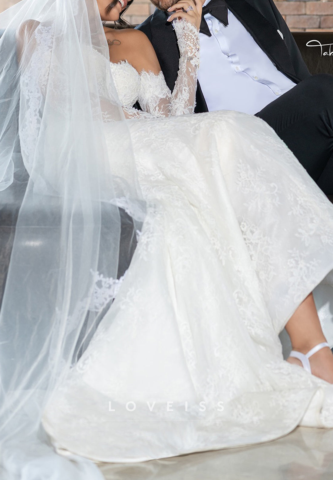 Sweetheart Long Sleeves Lace Appliques Mermaid Wedding Dress