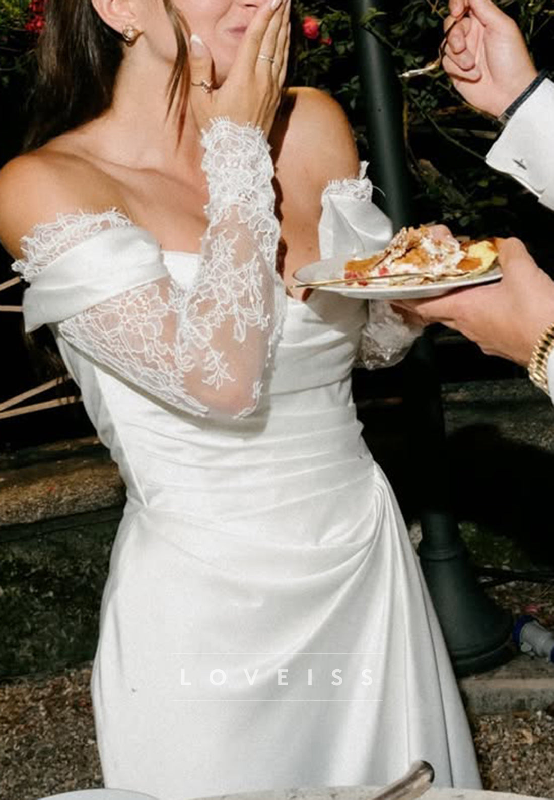 Sweetheart Long Sleeves Sleek Ruched Sheath Wedding Dress