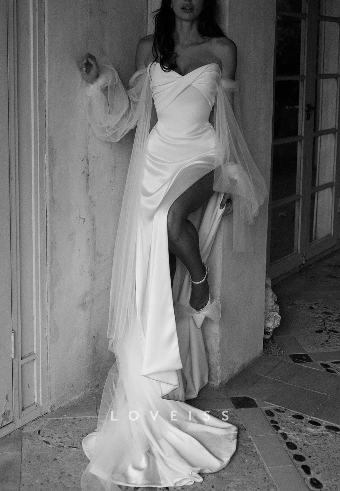Sweetheart Long Sleeves Sleek Sheath Side Slit Beach Wedding Dress