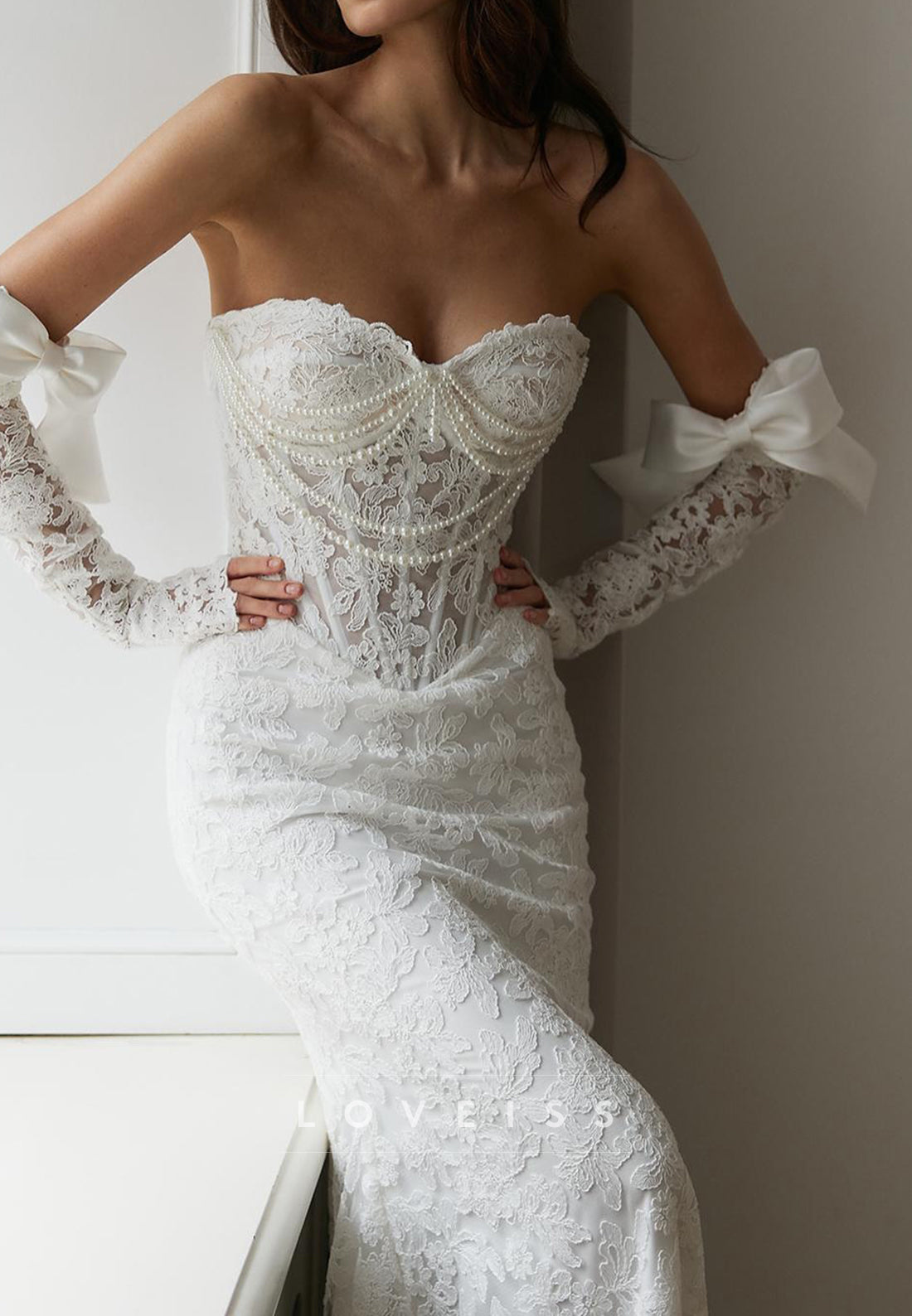 Sweetheart Pearl Appliques Fitted Mermaid Wedding Dress