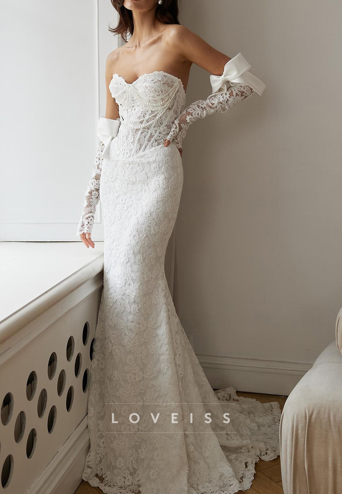 Sweetheart Pearl Appliques Fitted Mermaid Wedding Dress