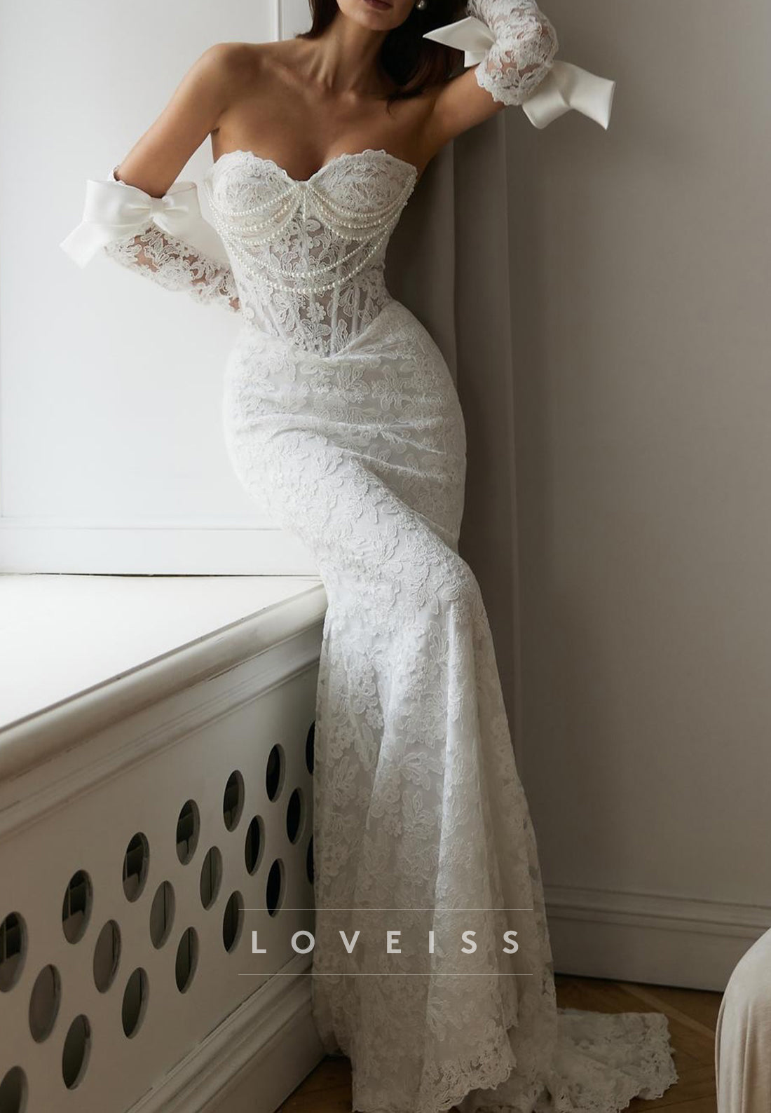 Sweetheart Pearl Appliques Fitted Mermaid Wedding Dress