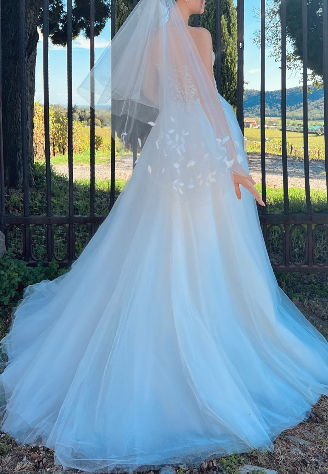 Sweetheart Sleeveless Appliques Sheath Wedding Dress