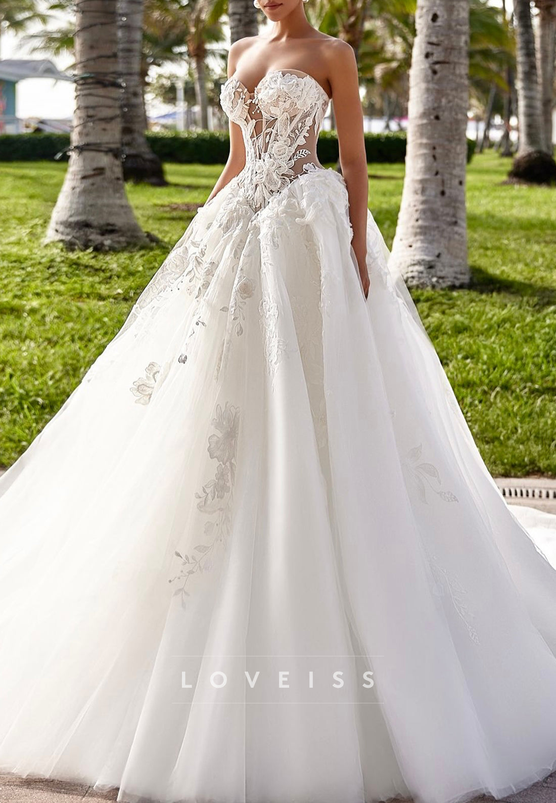 Sweetheart Sleeveless Appliques Tulle A-Line Wedding Dress