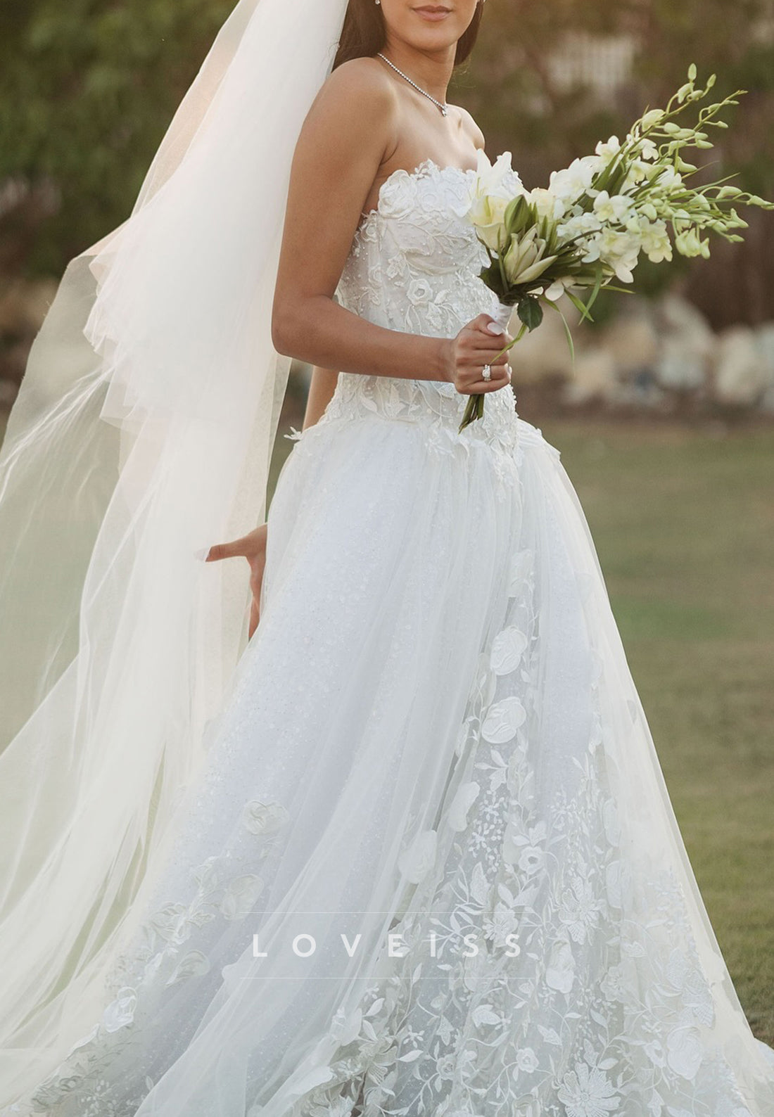 Sweetheart Sleeveless Appliques Tulle A-Line Wedding Dress