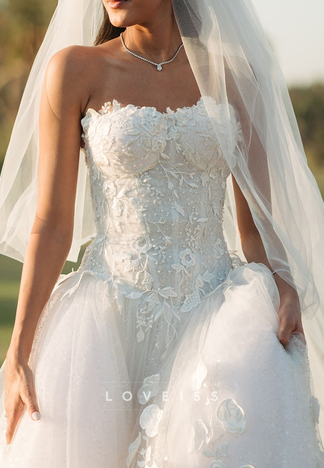 Sweetheart Sleeveless Appliques Tulle A-Line Wedding Dress