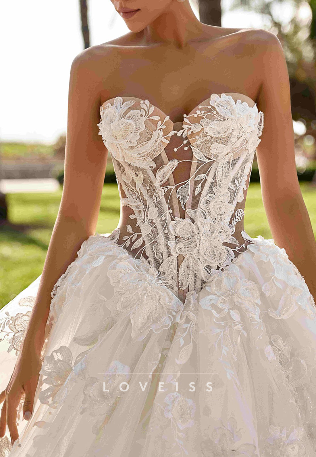 Sweetheart Sleeveless Appliques Tulle A-Line Wedding Dress