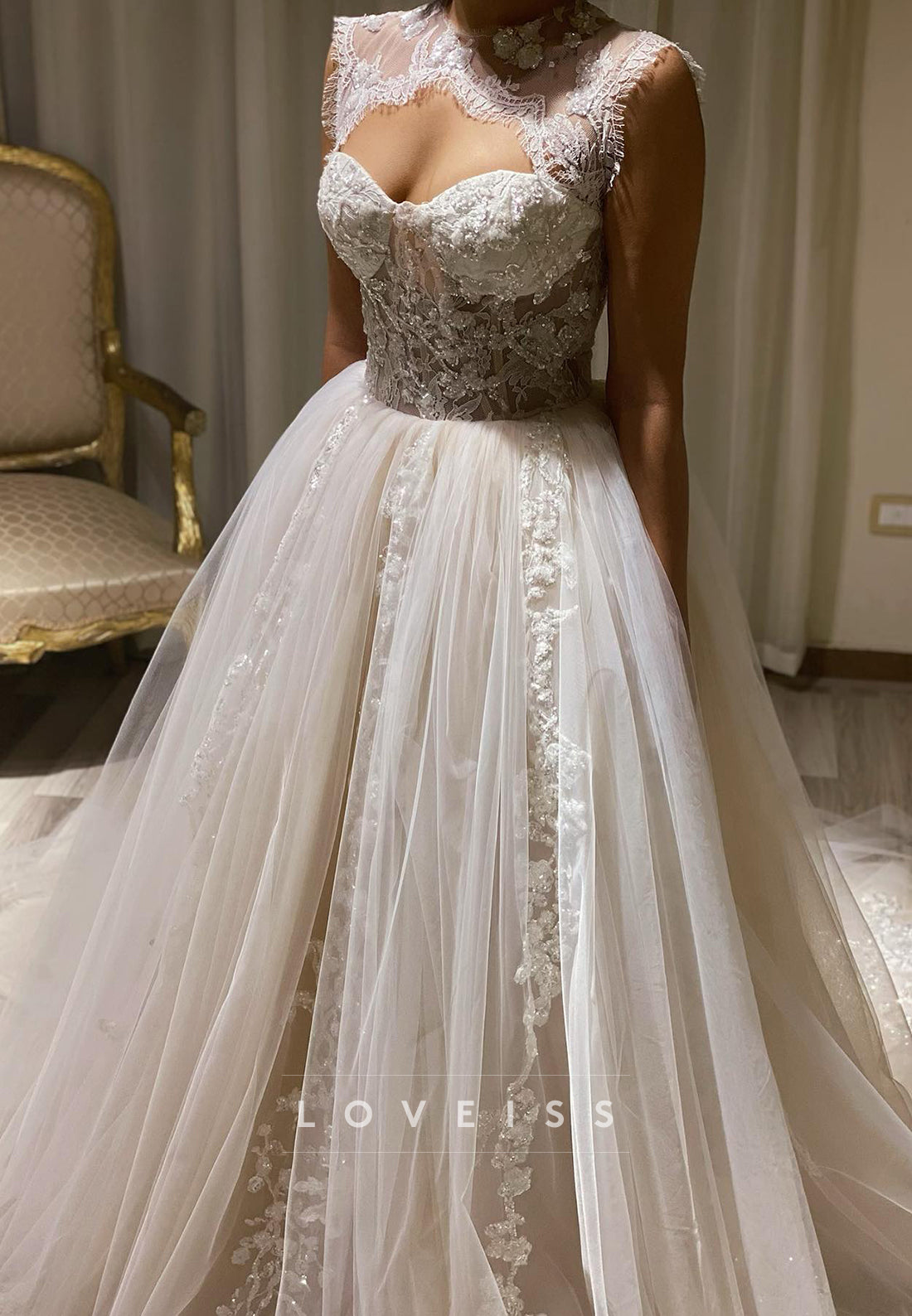 Sweetheart Sleeveless Appliques Tulle Ball Gown Wedding Dress