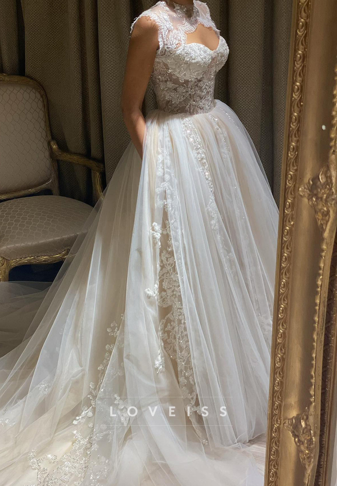 Sweetheart Sleeveless Appliques Tulle Ball Gown Wedding Dress