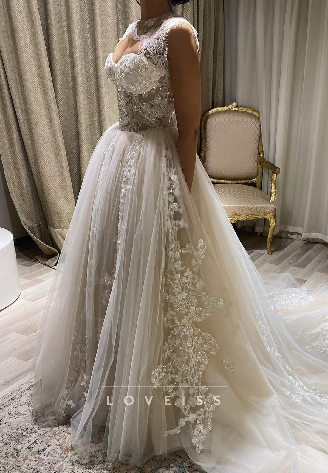 Sweetheart Sleeveless Appliques Tulle Ball Gown Wedding Dress