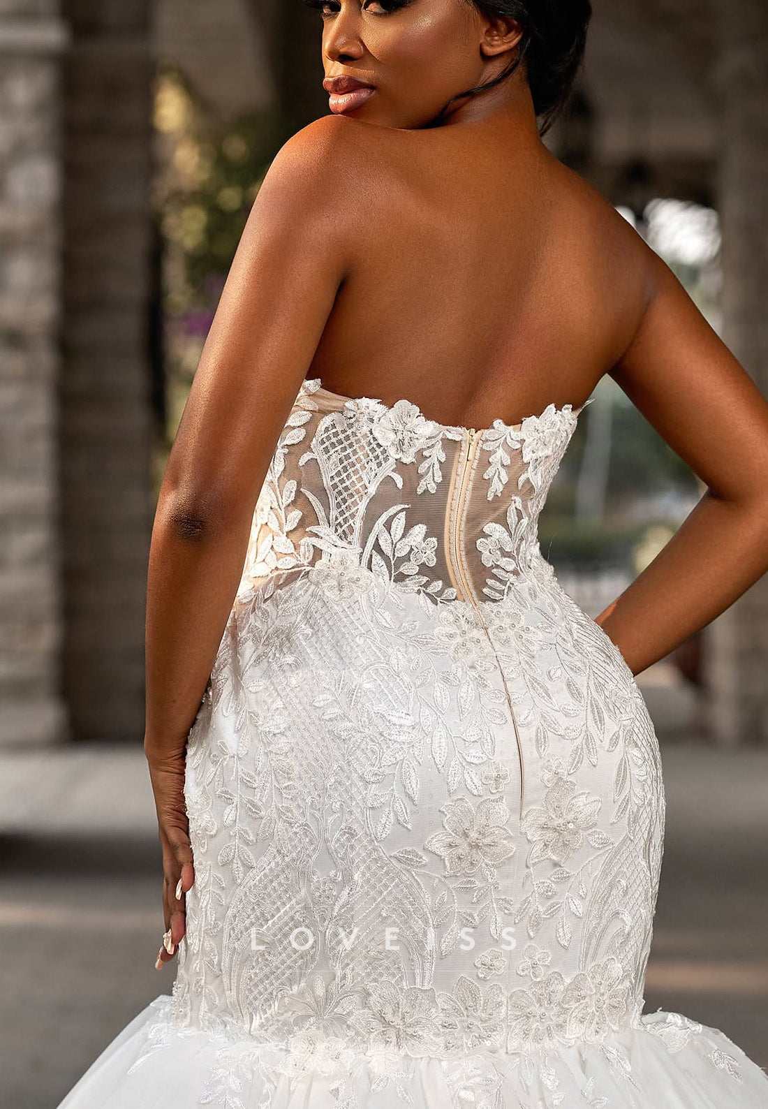 Sweetheart Sleeveless Appliques Tulle Mermaid Wedding Dress