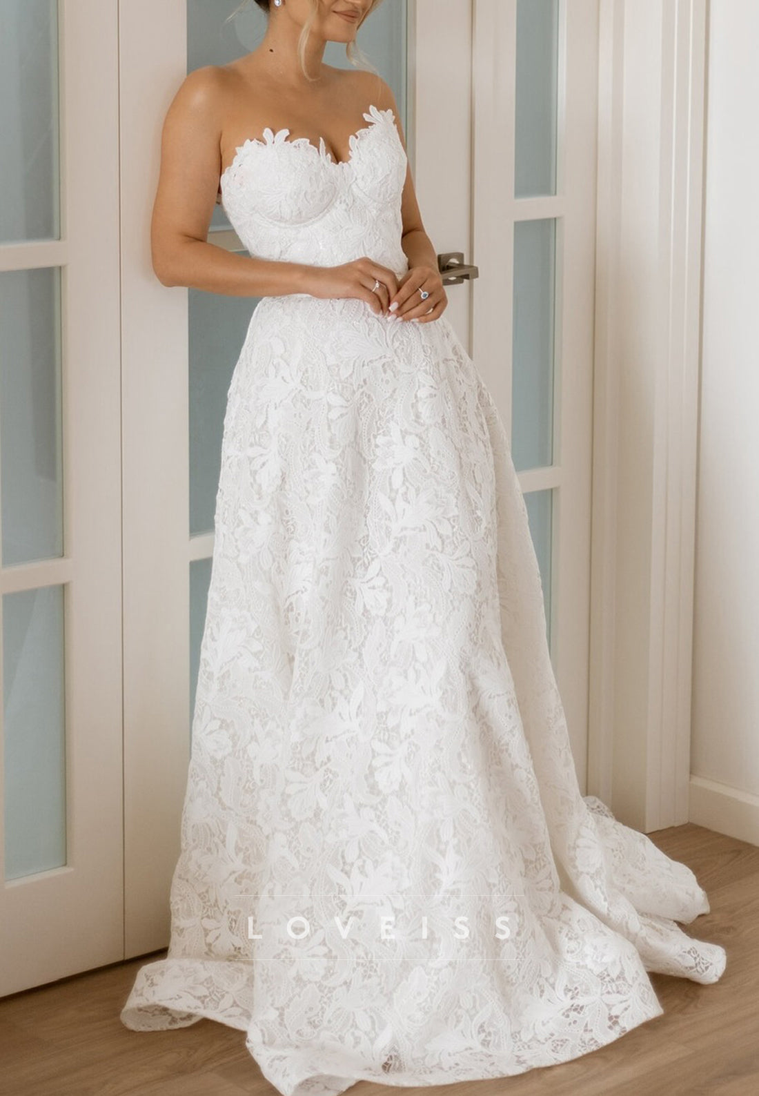 Sweetheart Sleeveless Lace Appliques A-Line Wedding Dress