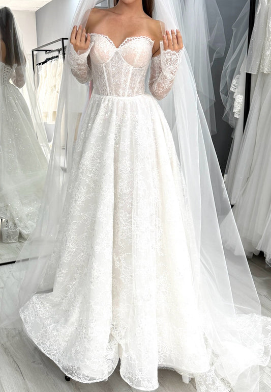 Sweetheart Sleeveless Lace Appliques A-Line Wedding Dress