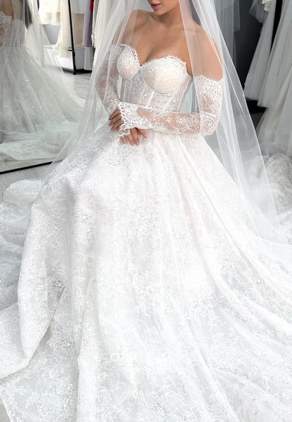 Sweetheart Sleeveless Lace Appliques A-Line Wedding Dress