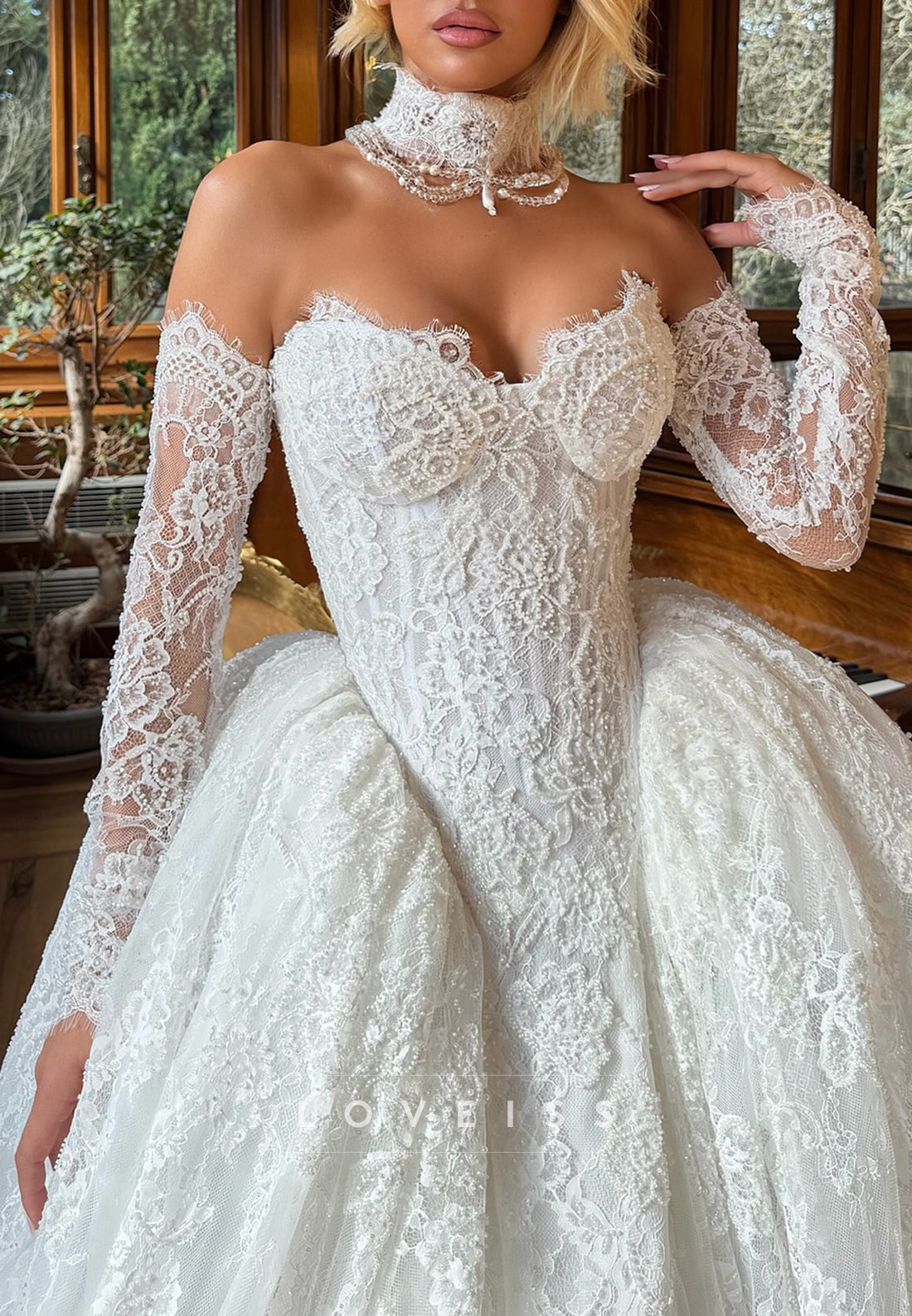 Sweetheart Sleeveless Lace Appliques Ball Gown Wedding Dress