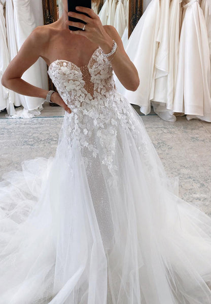 Sweetheart Sleeveless Tulle Appliques A-Line Wedding Dress
