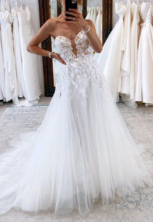 Sweetheart Sleeveless Tulle Appliques A-Line Wedding Dress