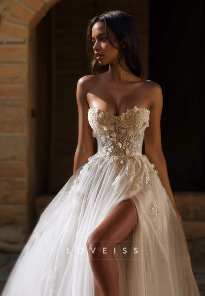 Sweetheart Strapless Tulle Appliques A-Line Beach Wedding Dress