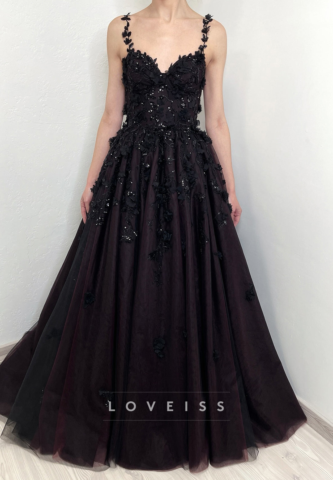 Sweetheart Straps Appliques Sparkly A-Line Black Wedding Dress