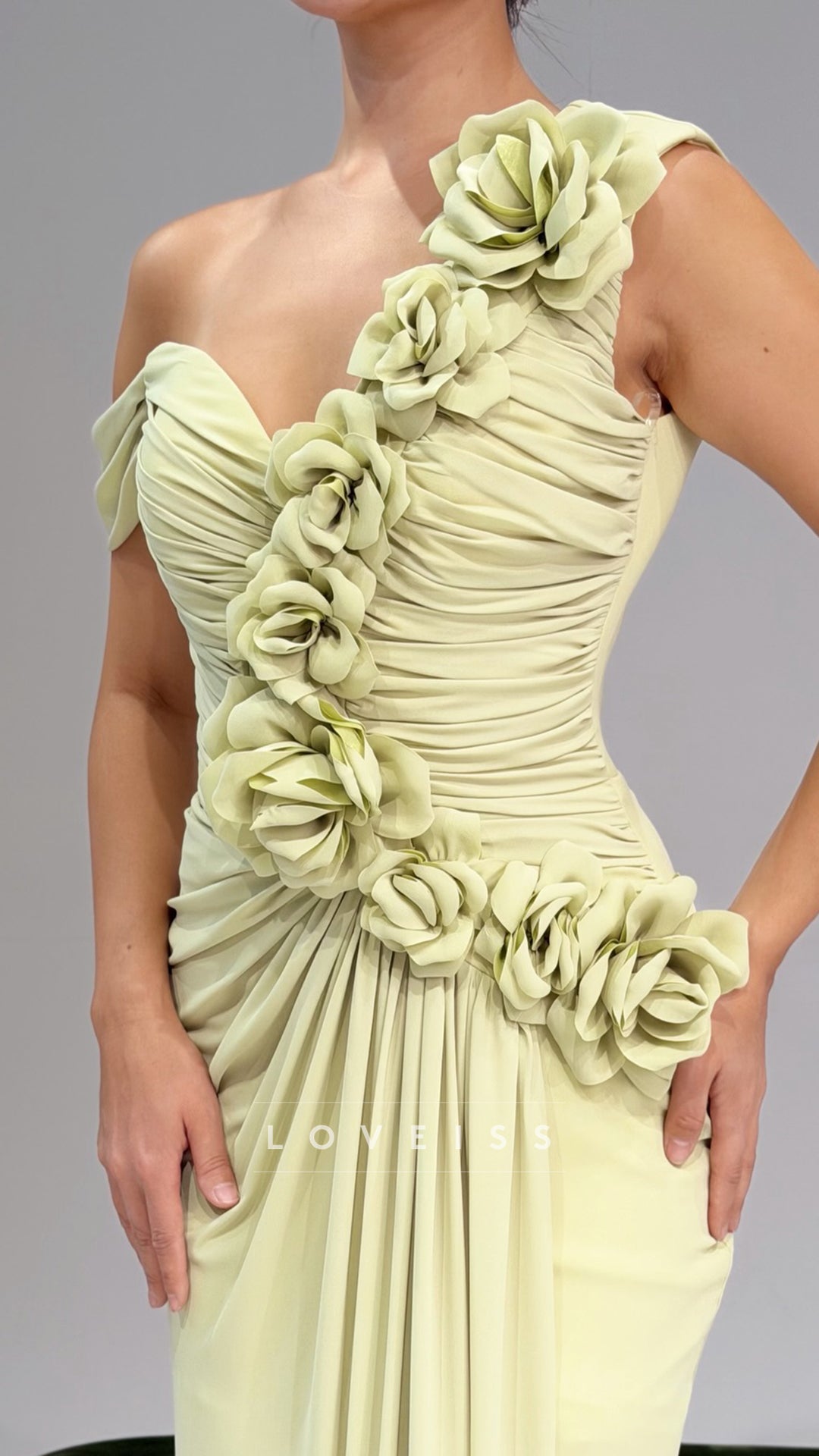 V-Neck 3D Floral Ruched Sleeveless Sheath Evening Dress