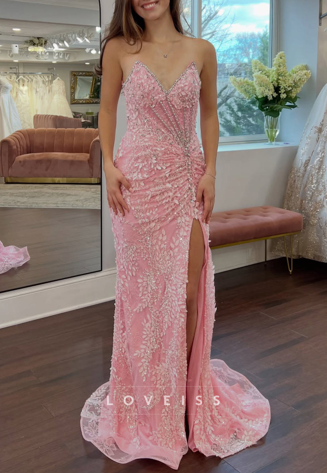 V-Neck Appliques Sleeveless Sheath Prom Dress