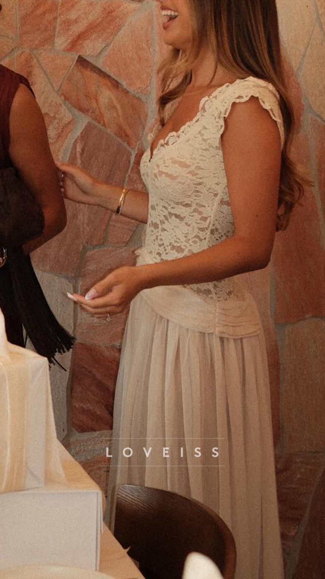 V-Neck Cap Sleeves Lace Appliques A-Line Wedding Dress