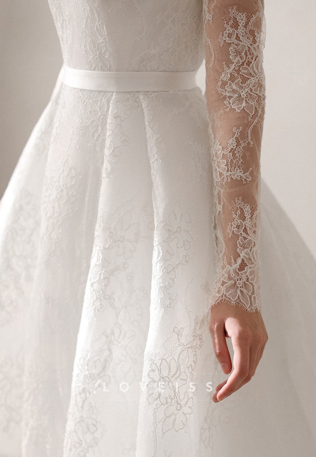 V-Neck Lace Appliques Long Sleeves A-Line Wedding Dress
