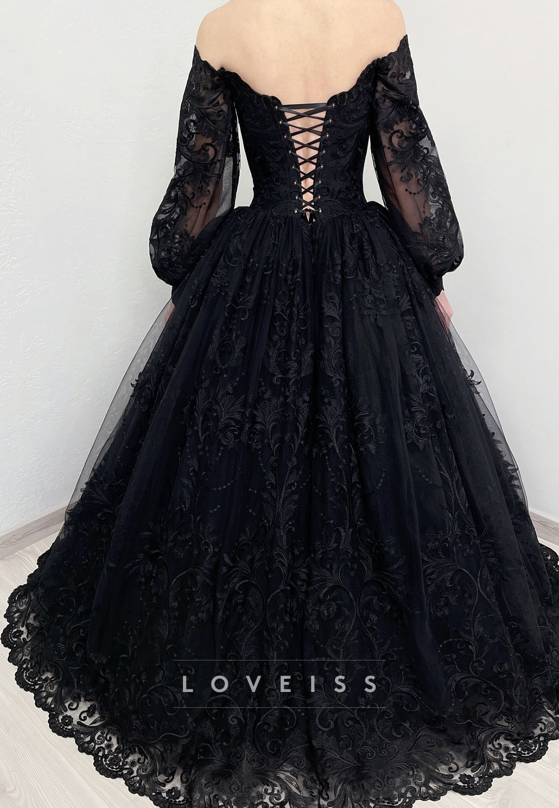 V-Neck Long Sleeves Lace Appliques A-Line Black Wedding Dress