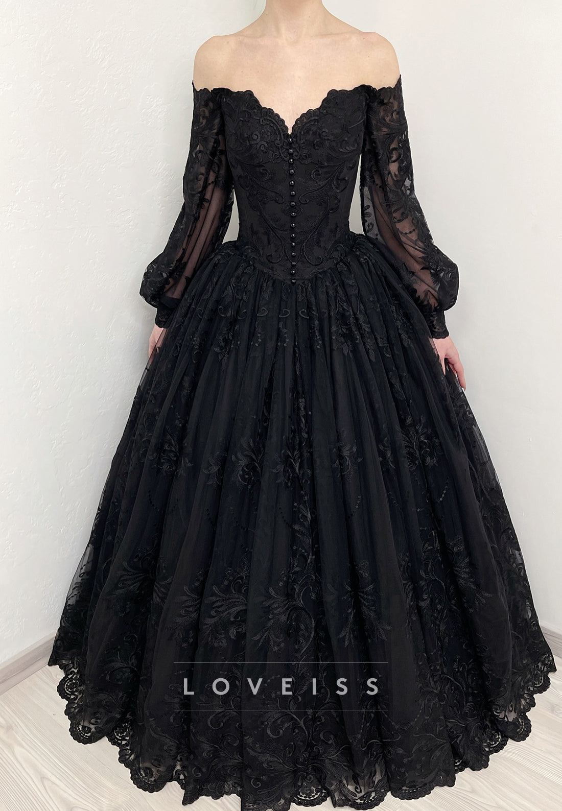 V-Neck Long Sleeves Lace Appliques A-Line Black Wedding Dress