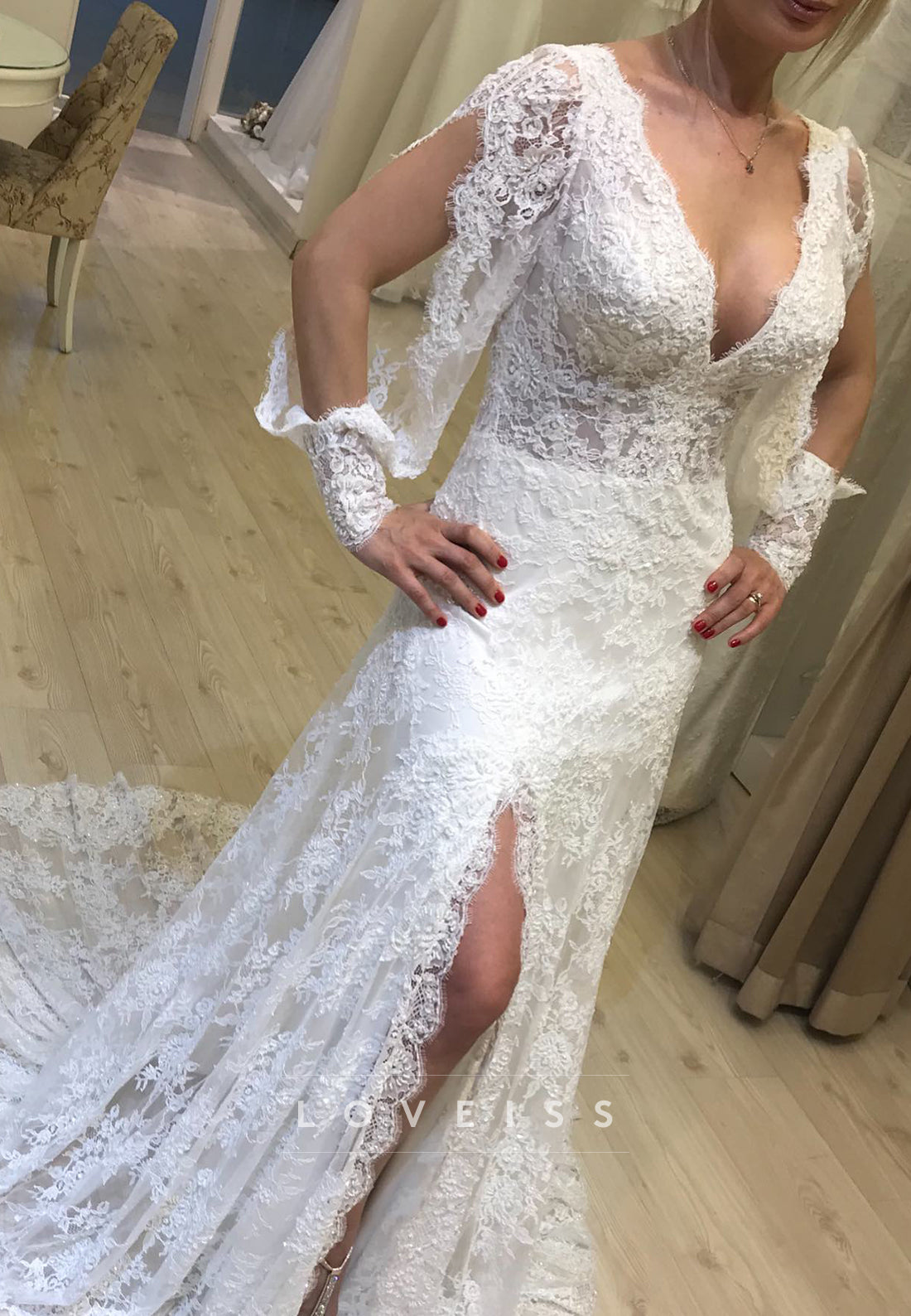 V-Neck Long Sleeves Lace Appliques A-Line Wedding Dress