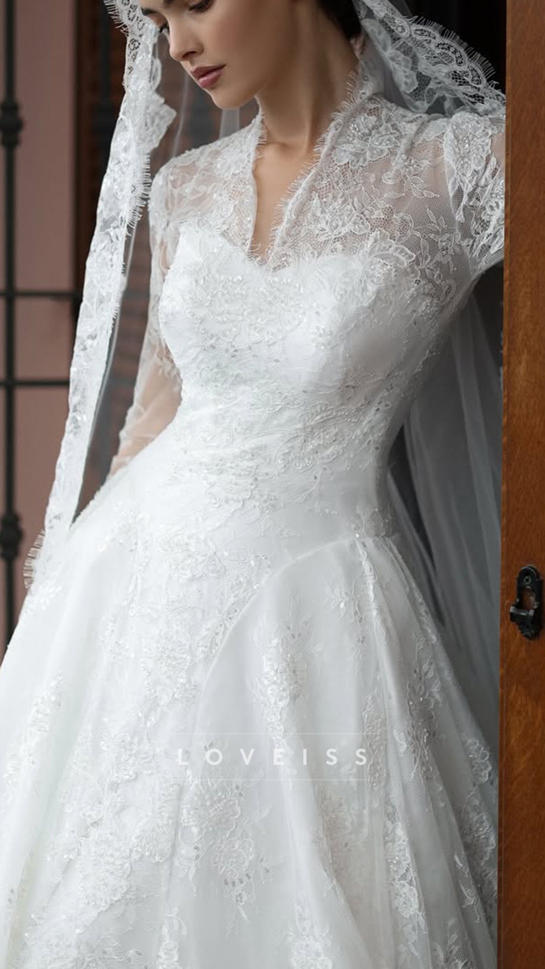 V-Neck Long Sleeves Lace Appliques A-Line Wedding Dress