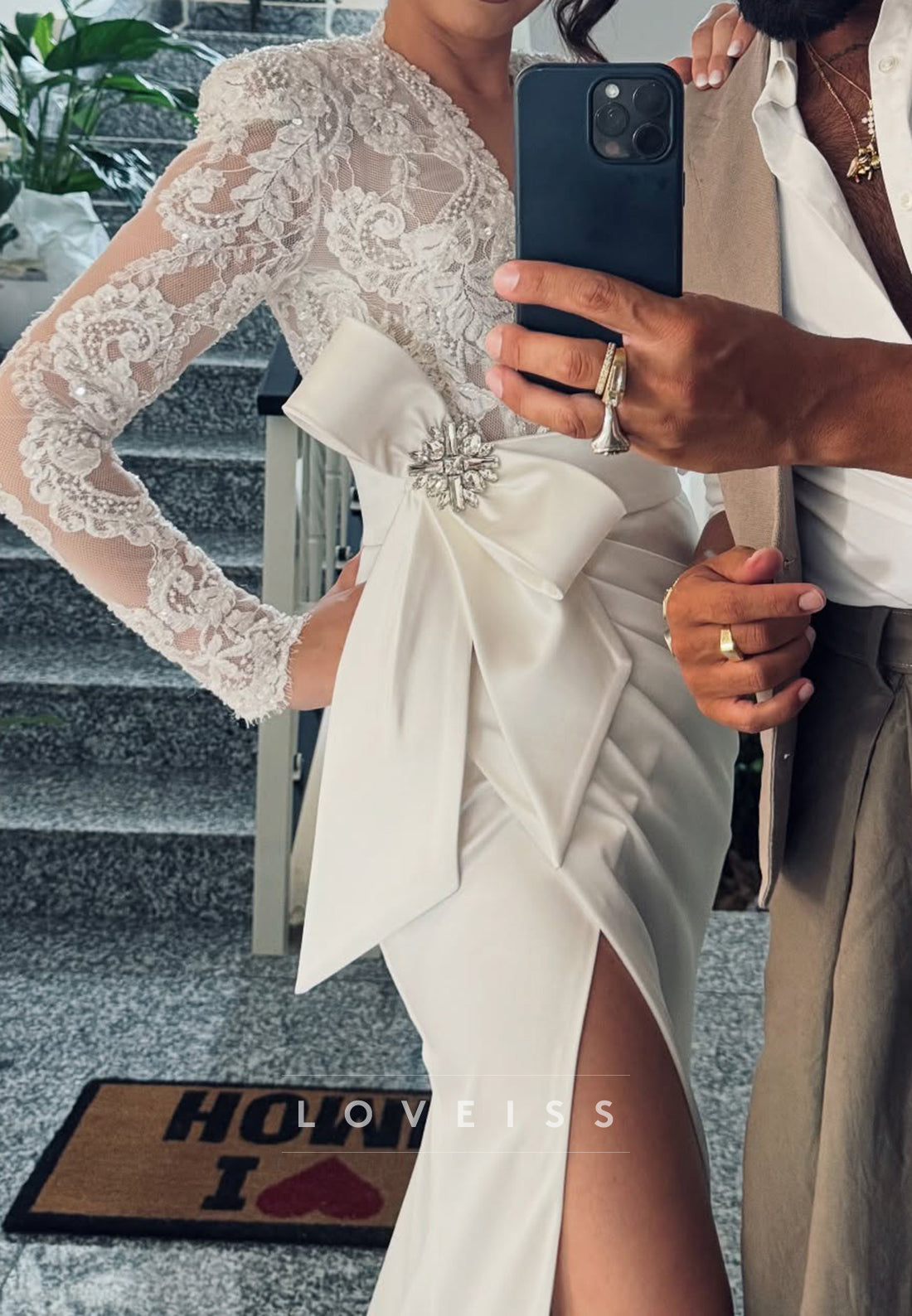 V-Neck Long Sleeves Lace Appliques Bow Sheath Wedding Dress