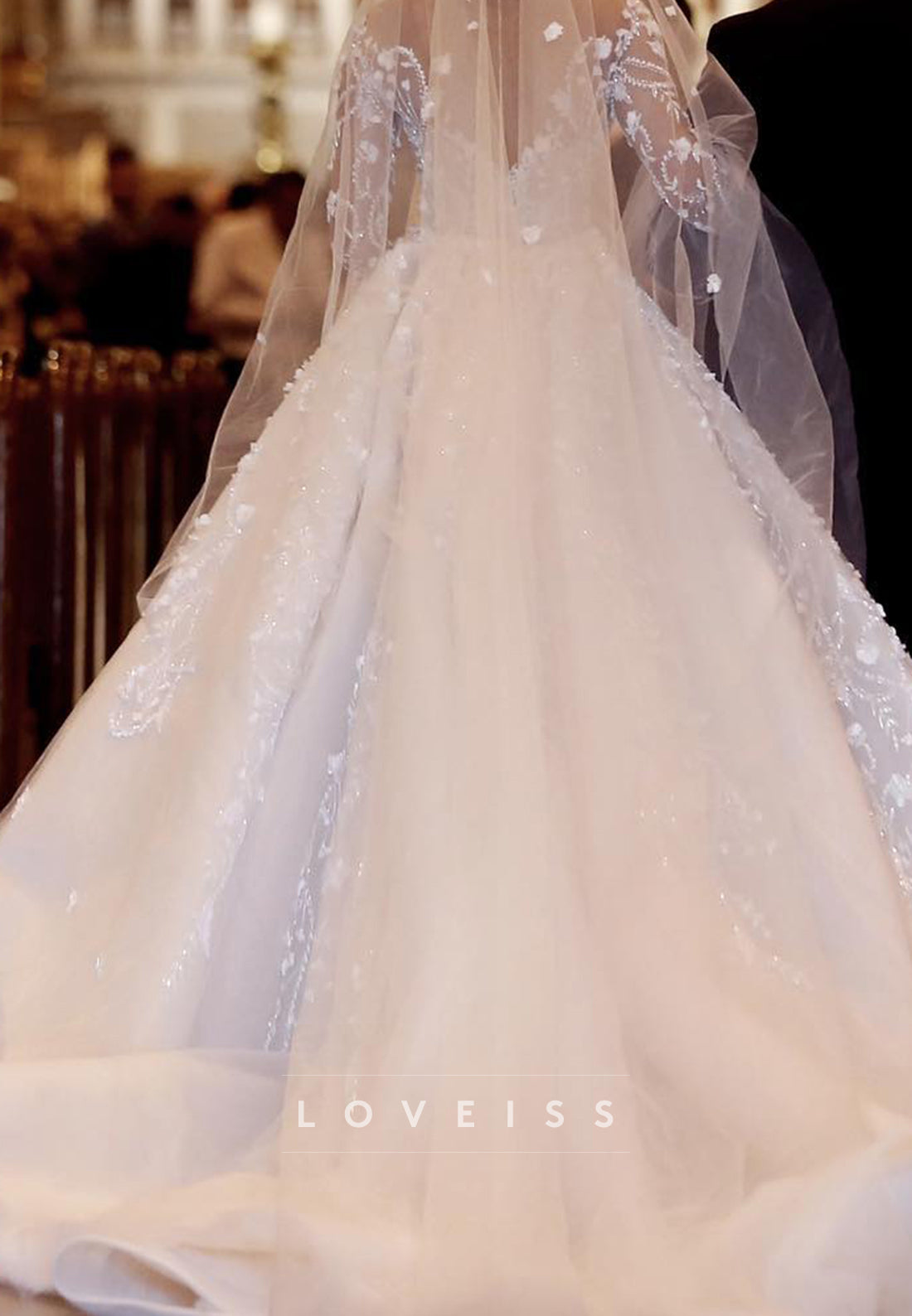 V-Neck Long Sleeves Lace Appliques Mermaid Wedding Dress