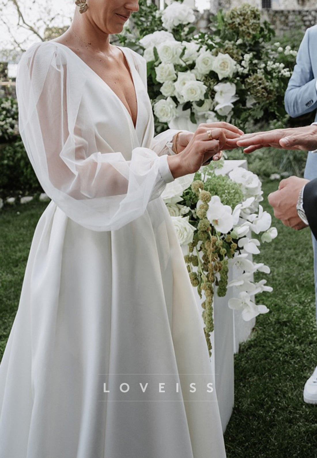 V-Neck Long Sleeves Pleated A-Line Vintage Wedding Dress