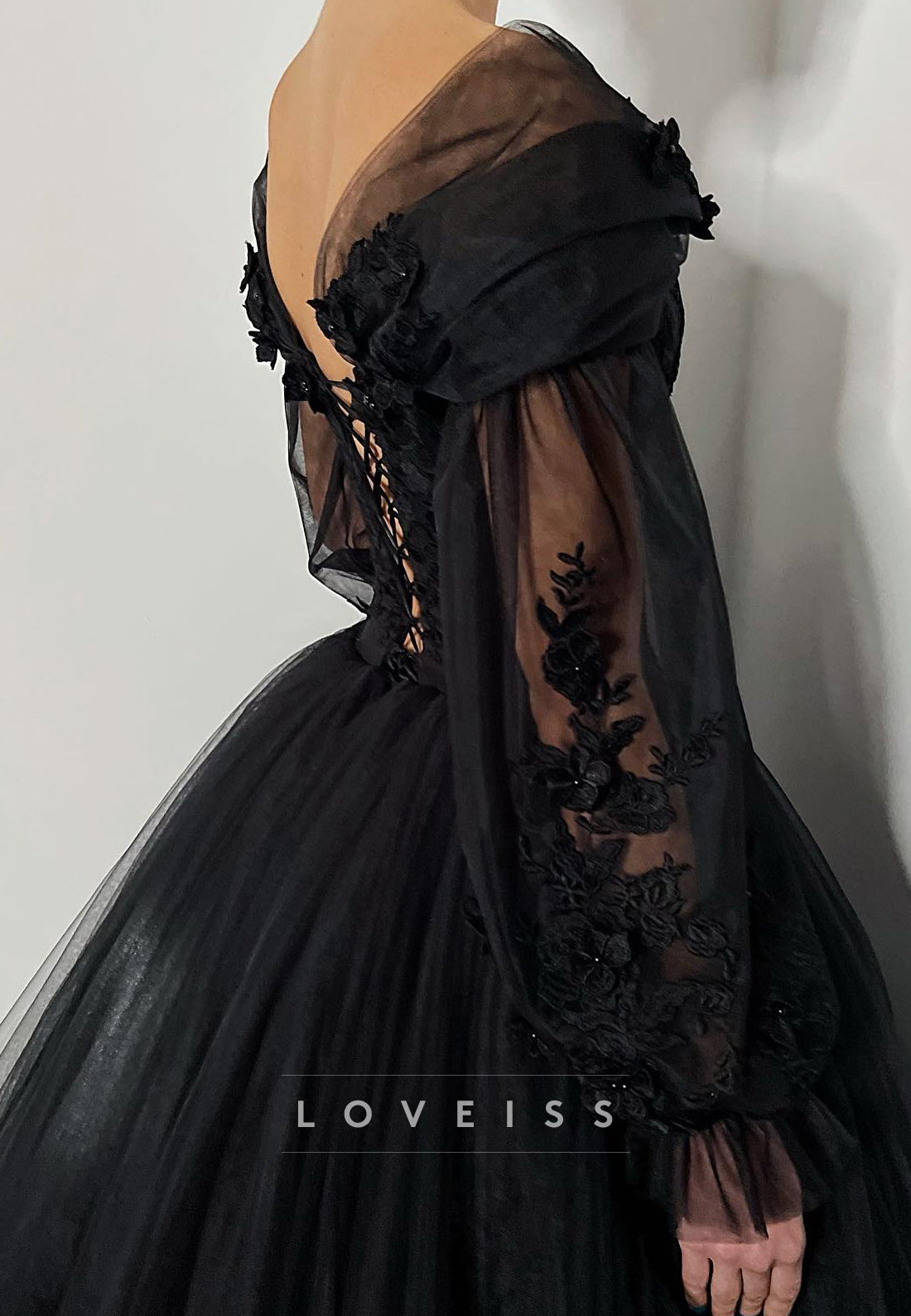 V-Neck Long Sleeves Tulle Appliques Ball Gwon Black Wedding Dress
