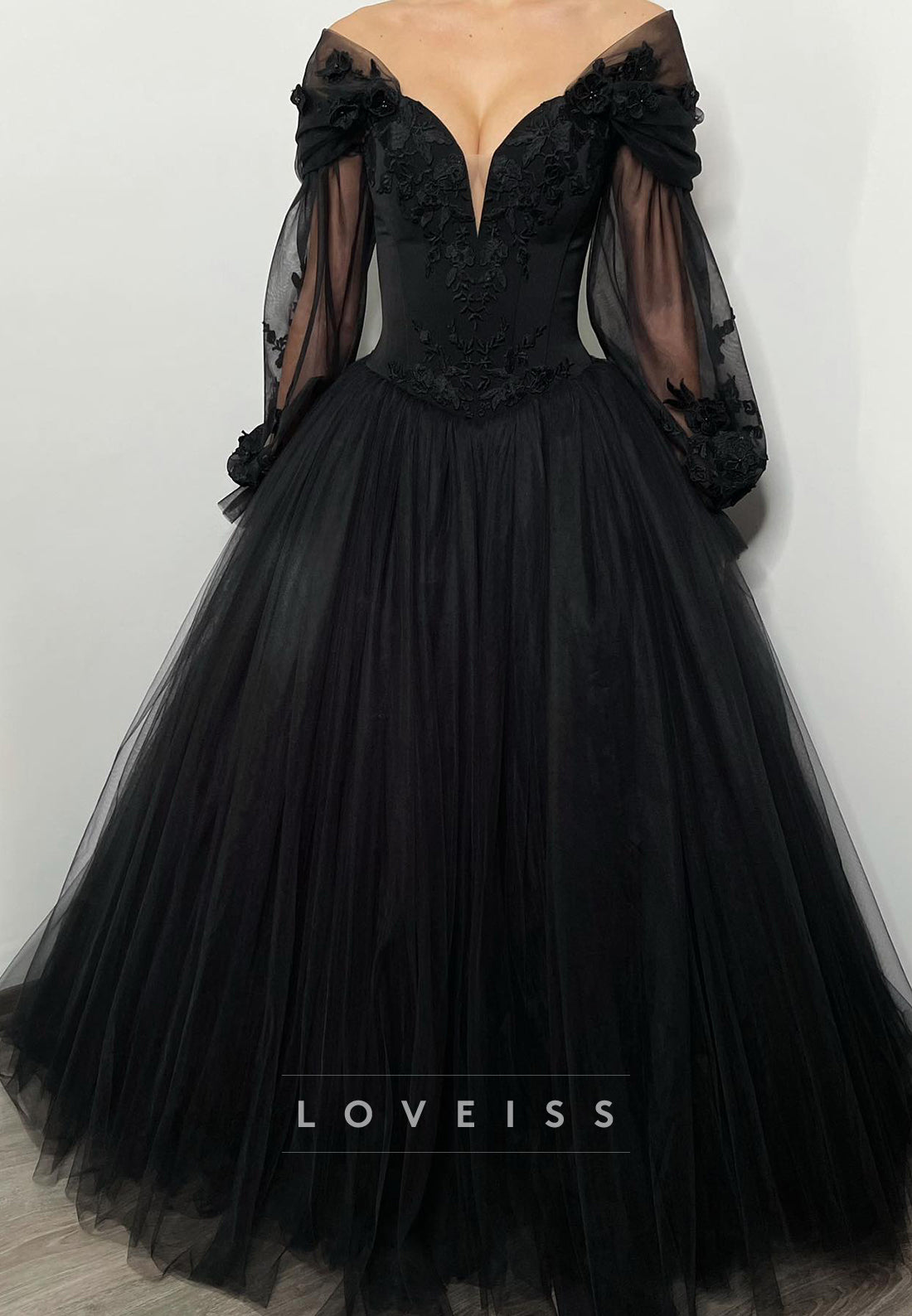 V-Neck Long Sleeves Tulle Appliques Ball Gwon Black Wedding Dress