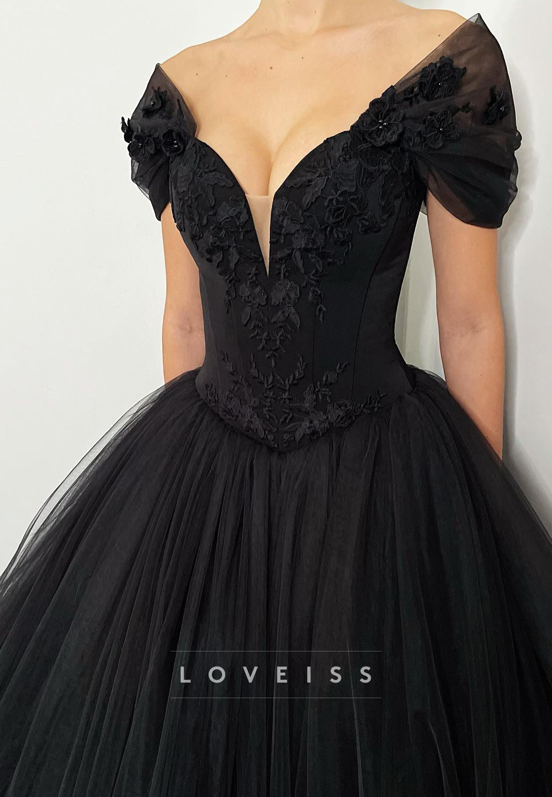 V-Neck Long Sleeves Tulle Appliques Ball Gwon Black Wedding Dress