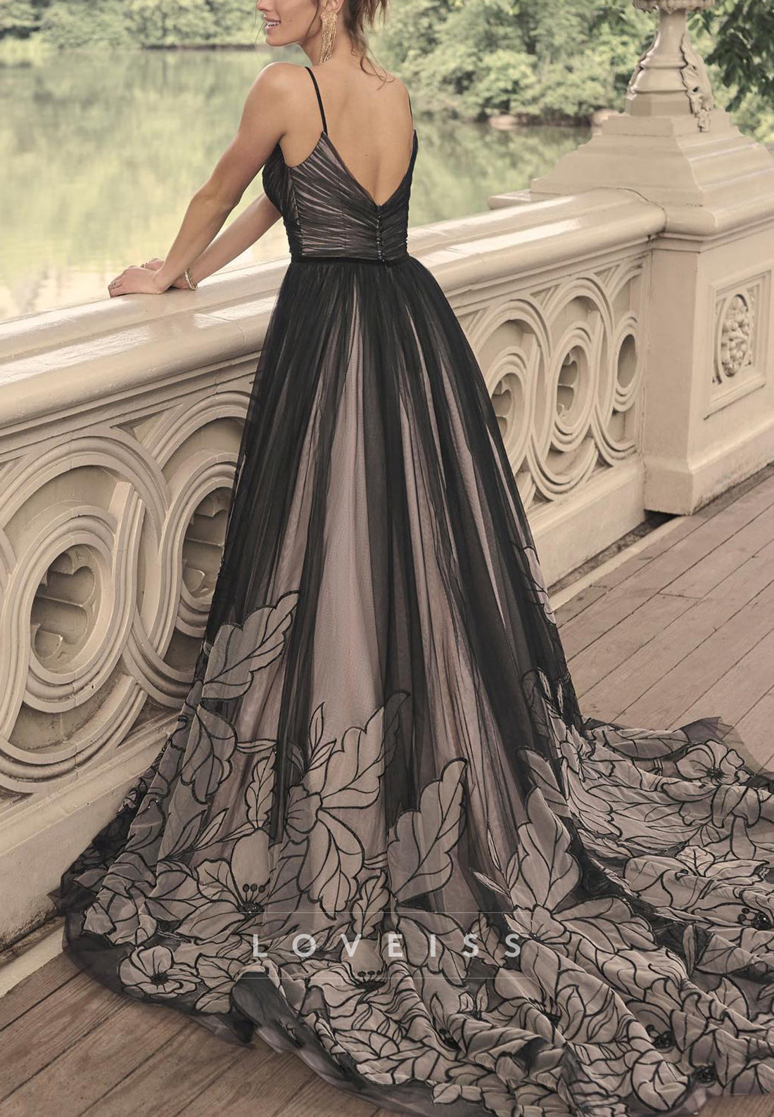 V-Neck Pleated Spaghetti Straps Appliques A-Line Wedding Dress