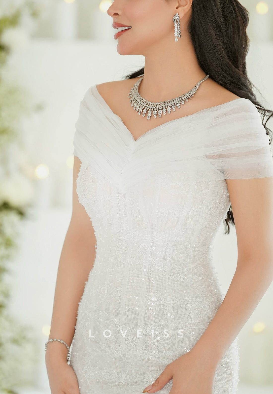 V-Neck Sequins Appliques Sleeveless Memaid Wedding Dress