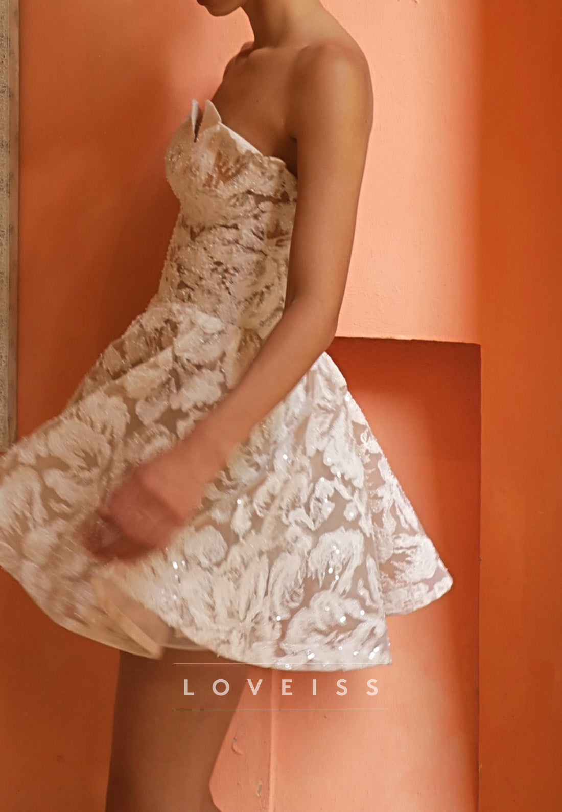 V-Neck Sleeveless Floral Appliques A-Line Short Beach Wedding Dress Loveiss V-Neck Sleeveless Floral Appliques A-Line Short Beach Wedding Dress Loveiss
