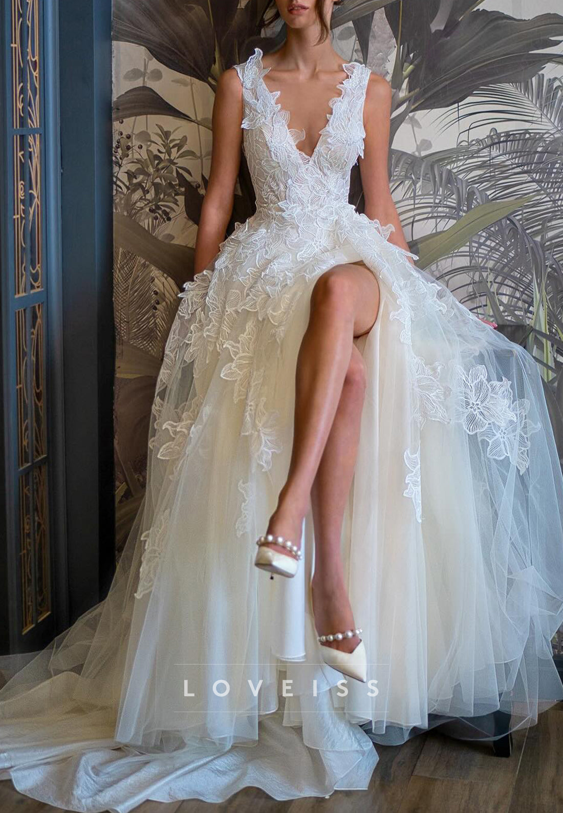 V-Neck Sleeveless Floral Appliques A-Line Wedding Dress