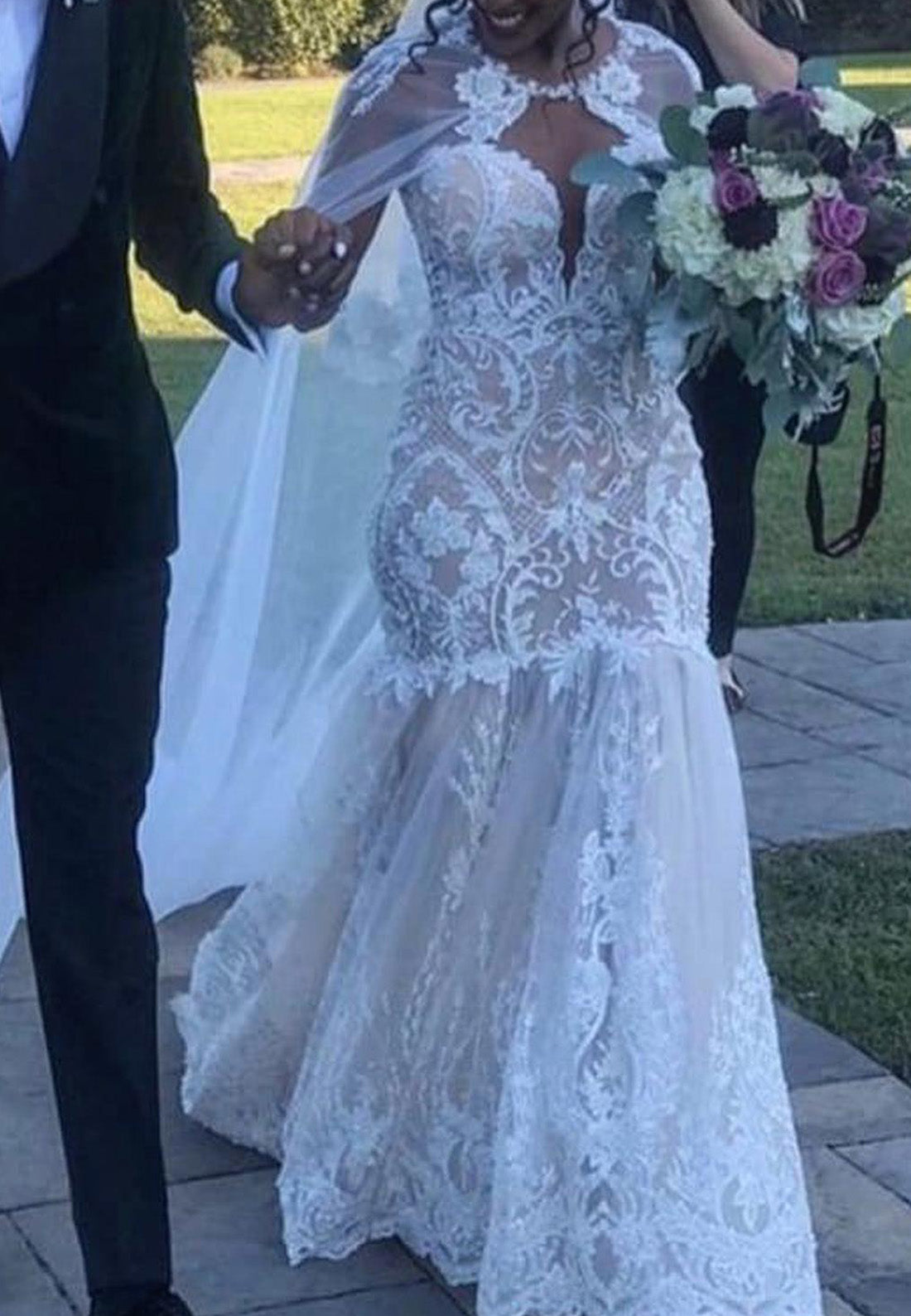 V-Neck Sleeveless Lace Appliques Mermaid Wedding Dress