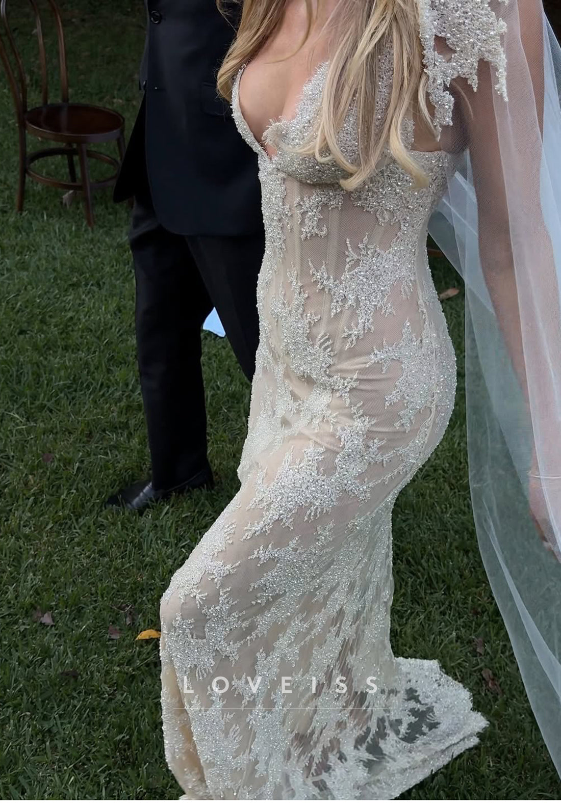 V-Neck Sleeveless Lace Appliques Mermaid Wedding Dress