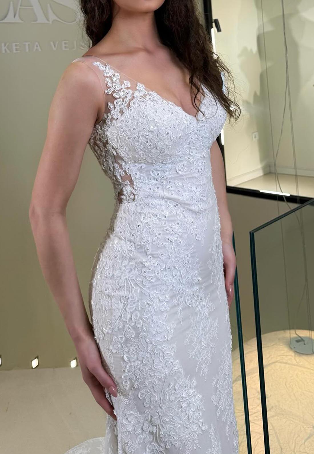 V-Neck Sleeveless Lace Appliques Mermaid Wedding Dress