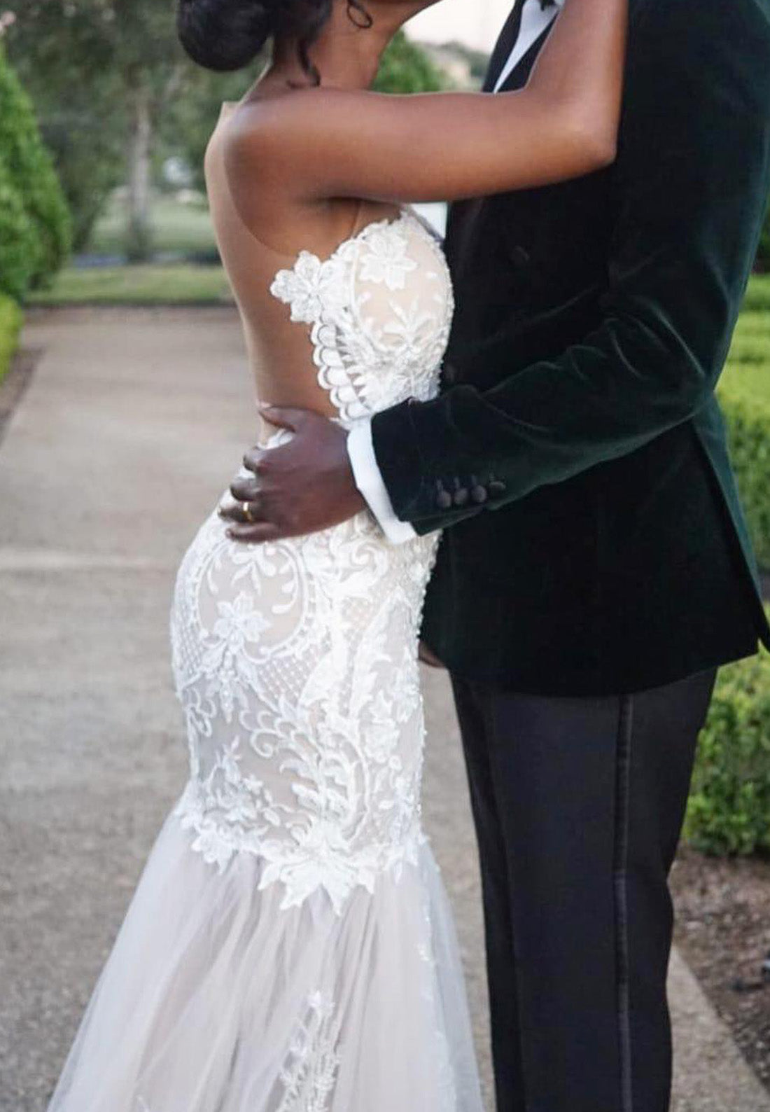 V-Neck Sleeveless Lace Appliques Mermaid Wedding Dress