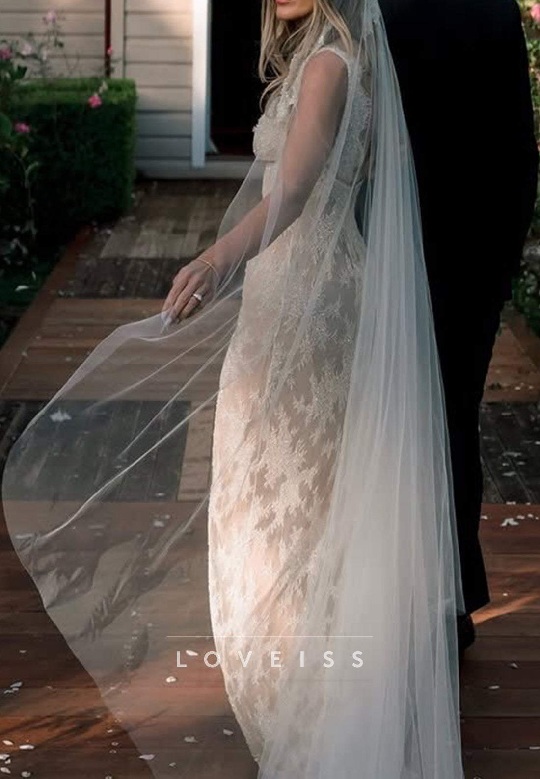 V-Neck Sleeveless Lace Appliques Mermaid Wedding Dress